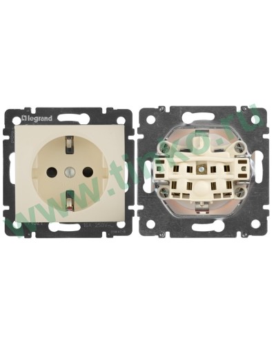 Розетка Valena 2К+3 с защитными шторками, на винтах 16А 250В, слоновая кость (774321). Розетка. LegranD в Новошахтинске